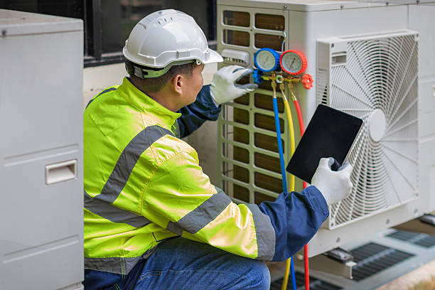 Professional Hvac technician working in Burtonsville, MD